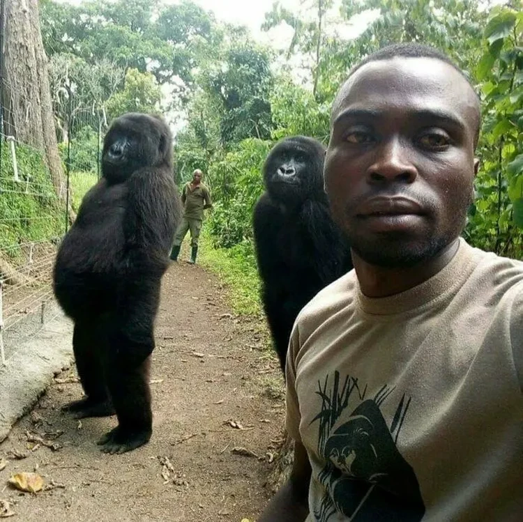 Tetap menjadi manusia dengan memanusiakan orang-orang di sekitar. Semoga foto berikut ini dapat terus menginspirasi kamu berbuat kebaikan ya, detikers.