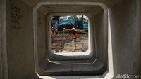 Proyek ini resmi dimulai melalui seremoni groundbreaking yang dilakukan Presiden RI ke-5 Megawati Soekarnoputri bersama Gubernur DKI Jakarta Pramono Anung pada 8 Agustus 2025.