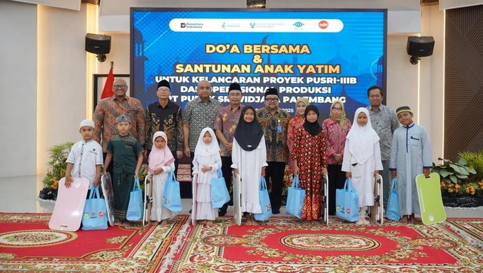 PT Pusri Palembang menggelar kegiatan doa bersama dan santunan anak yatim