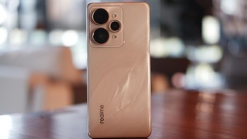 Tampilannya semakin premium dengan desain Flowing Silver