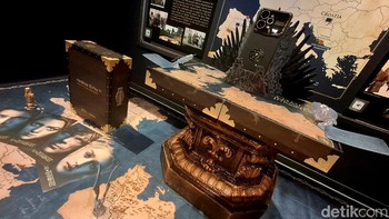 Yang ini Realme 15 Pro Game of Thrones Limited Edition lagi mejeng di Iron Throne. Keren kan? Foto: Kris Fathoni/detikINET