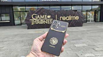 Realme 15 Pro Game of Thrones Limited Edition sarat dengan hal-hal yang bernuansa serial karya novel George R.R. Martin itu. Dari wujud bodi belakangnya saja sudah kebayang Game of Thrones kan? Foto: Kris Fathoni/detikINET