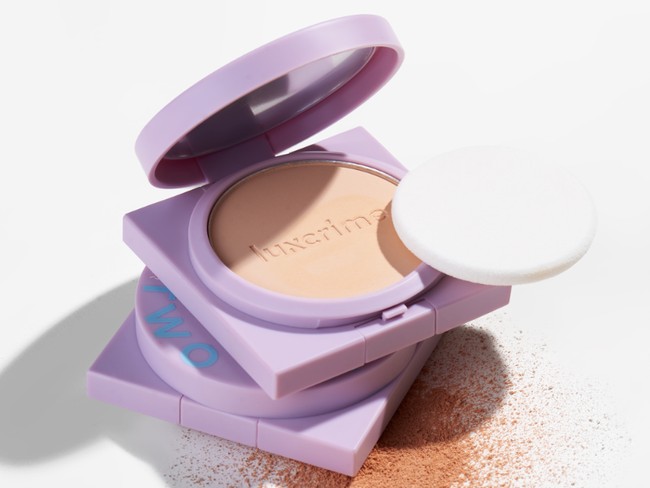 Rekomendasi Bedak Padat untuk Usia 40 Tahun ke Atas