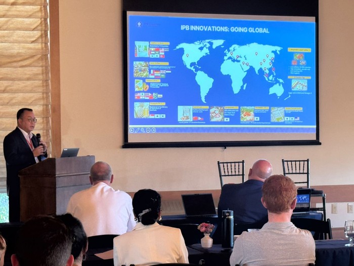 Rektor IPB University menjadi pembicara kunci pada Living Lab Summit Stanford University, Amerika Serikat yang digelar pada Senin-Selasa, 6-7 Oktober 2025.