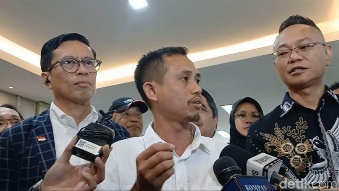 Relawan Jokowi Mania (Joman) menyambangi Bareskrim Polri, Kamis (9/10).
