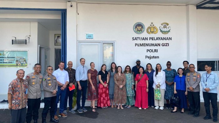 Rockefeller Foundation mengunjungi Satuan Pelayanan Pemenuhan Gizi (SPPG) Polri di Pejaten, Jakarta Selatan. (dok. ist)