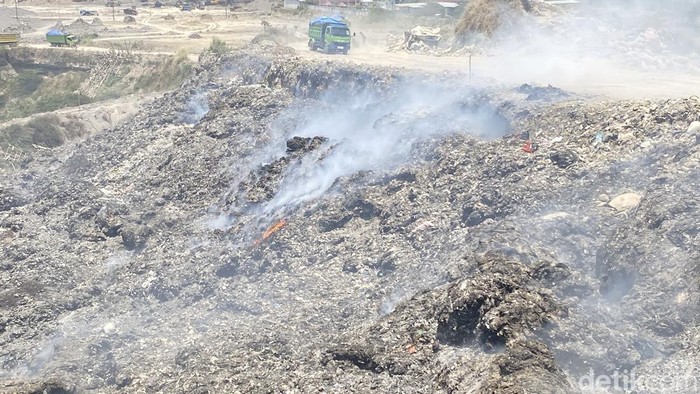 Sampah sisa TPA Ilegal di Brown Canyon Semarang, Kamis (9/10/2025).