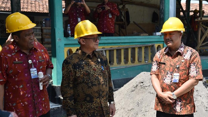 Sebanyak 16 ribuan sekolah terima bantuan program Revitalisasi Satuan Pendidikan. Cek rinciannya.