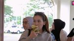 Seru! Ayu Ting Ting Rayakan Ultah Sang Ibu dengan Makan-makan di Pangandaran
