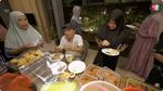 Seru! Ayu Ting Ting Rayakan Ultah Sang Ibu dengan Makan-makan di Pangandaran