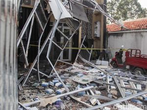 Polisi Masih Dalami Sumber Ledakan Gedung Farmasi Tangsel