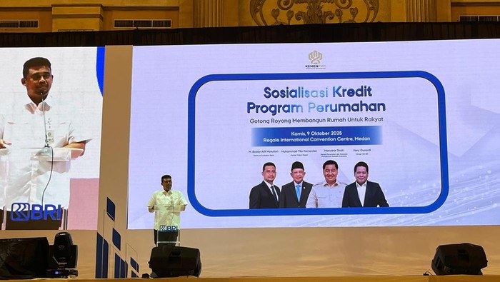 Teks foto: Bobby Nasution saat memberikan sambutan dalam acara Sosialisasi Kredut Program Perumahan. (Foto: Finta Rahyuni/detikSumut)