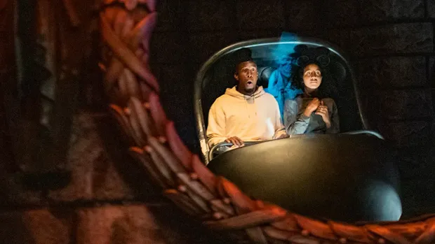 Wahana Haunted Mansion di Disneyland California