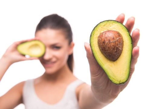 Wanita Makan Alpukat