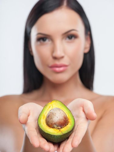 Wanita Makan Alpukat