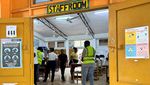 Warga Seychelles Antre di TPS untuk Pilpres Putaran Kedua di Victoria