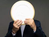 25 Tahun Menyamar Demi Makan, Kritikus Makanan Ini Akhirnya Pensiun