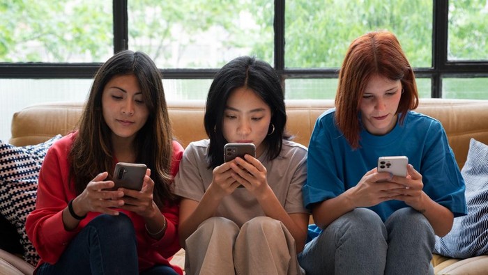 9 Cara Mengatasi Kecanduan Gadget pada Anak, Remaja, dan Orang Dewasa