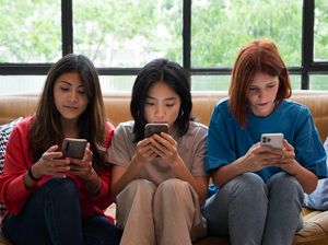 9 Cara Mengatasi Kecanduan Gadget pada Anak, Remaja, dan Orang Dewasa