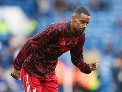 Manajer Arne Slot menyebut Isak masih belum fit betul karena tidak ikutan sesi pramusim.Isak pun punya riwayat cedera yang panjang, maka belum sering main sebagai starter (REUTERS/David Klein)