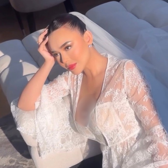 7 Pesona Amanda Manopo Kenakan Bridal Robe Menerawang, Cantik nan Seksi