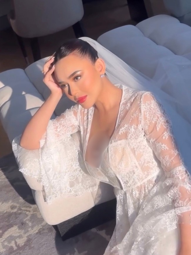 7 Pesona Amanda Manopo Kenakan Bridal Robe Menerawang, Cantik nan Seksi