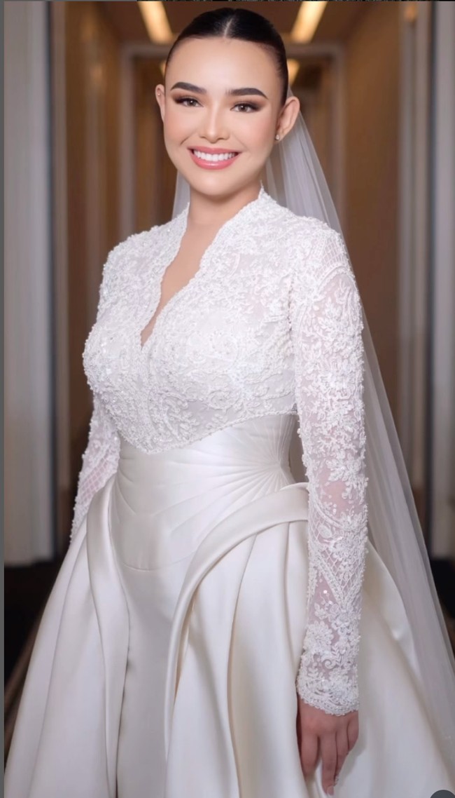 Amanda Manopo dan Kenny Austin resmi menikah pada Jumat (10/10/2025). Pernikahan Amanda dan Kenny digelar di venue outdoor Hotel Langham, Jakarta Selatan. Foto: Dok. Instagram Bennu Sorumba