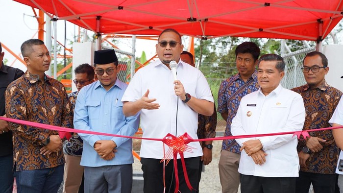 Andre Rosiade Resmikan BTS Telkomsel di Pintu Angin, Agam