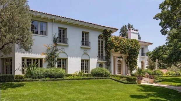 Angelina Jolie Jual Rumah di California.