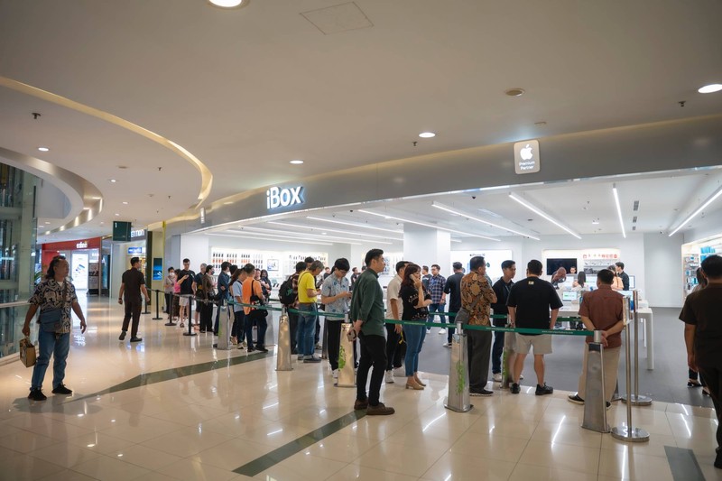 Antrean Preorder iPhone 17 di iBox