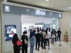 iBox Diserbu! Antrean Panjang Pemesan iPhone 17 di Seluruh Indonesia