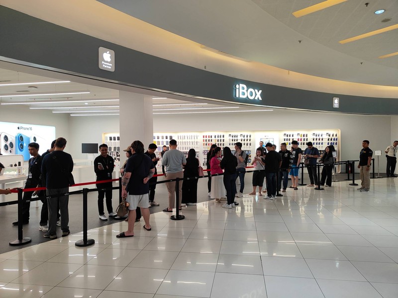 Antrean Preorder iPhone 17 di iBox