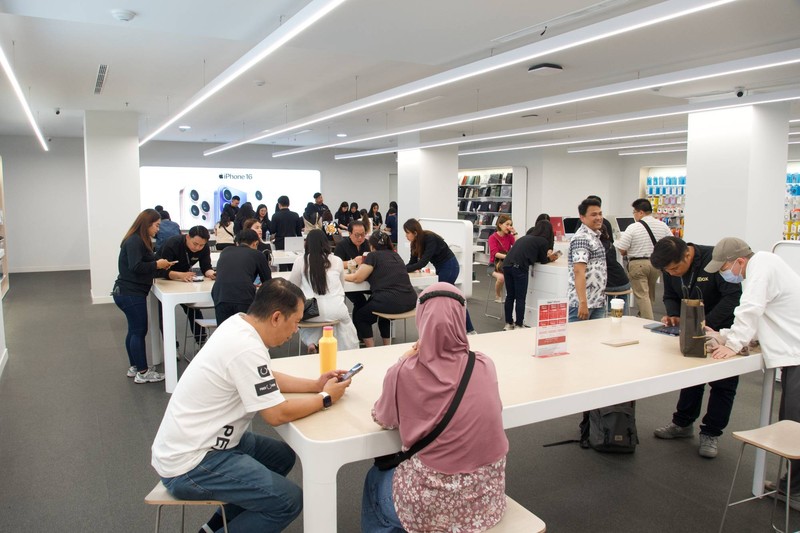 Antrean Preorder iPhone 17 di iBox