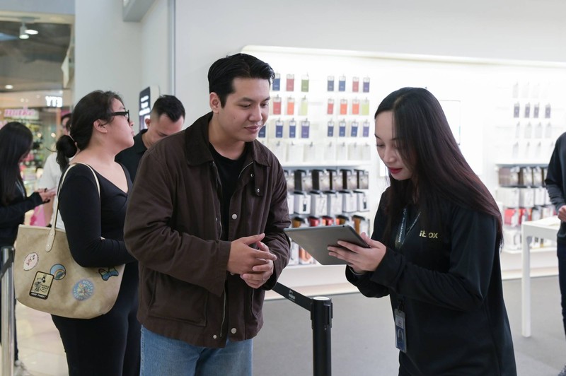 Antrean Preorder iPhone 17 di iBox