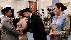 Momen Pelantikan Ari Sihasale Jadi Anggota Komite Percepatan Otsus Papua
