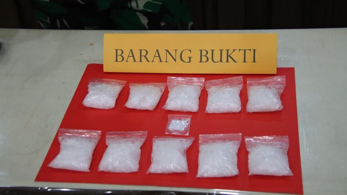 Tim gabungan dari Polres Malinau dan Satgas Pamtas RI-Malaysia Yonarmed 4/Parahyangan menggagalkan  penyelundupan 506,84 gram sabu di wilayah perbatasan Kalimantan Utara (Kaltara).