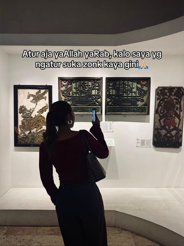 Batal Menikah Wanita ini mengunggah kisahnya yang batal menikah padahal sudah menggelar acara tunangan, hingga membatalkan seluruh vendor pernikahan yang sudah ia pesan. Ia juga memperlihatkan seserahannya yang sudah berbdebu. Postingan tersebut langsung viral di media sosial.