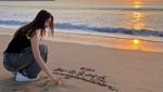 Momen Carmen Hearts2Hearts Mudik ke Bali, Santai Main Pasir di Pantai