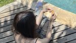 Momen Carmen Hearts2Hearts Mudik ke Bali, Santai Main Pasir di Pantai