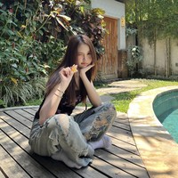 Idol KPop asal Indonesia, Carmen Hearts2Hearts mencuri perhatian penggemar usai membagikan foto-fotonya pulang kampung ke Bali. Foto: dok. Weverse Carmen Hearts2Hearts