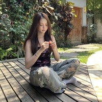 Setelah pulang kampung ke Bali, banyak penggemar yang menilai Carmen Hearts2Hearts tak lagi terlihat seperti warlok Bali, justru terlihat bak orang Korea sungguhan. Foto: dok. Weverse Carmen Hearts2Hearts