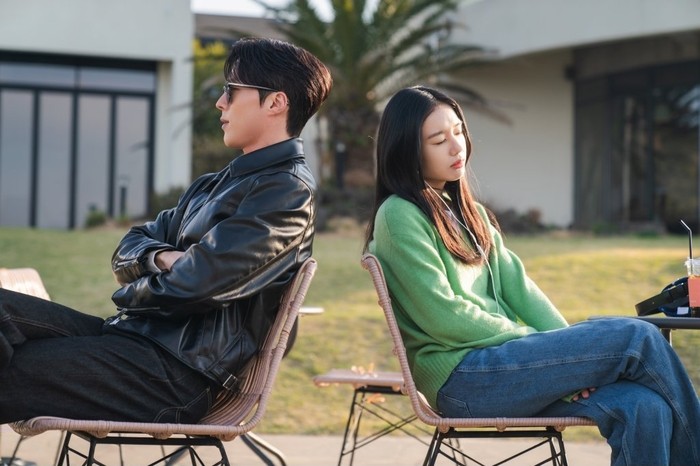 Dynamite Kiss Aktris Ahn Eun Jin dan aktor Jang Ki Yong dalam drama Korea terbaru 2025 SBS Dynamite Kiss.
