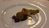 Dilanjur dengan menu anchovy atau ikan asin yang dipadukan dengan acar buah zaitun dan cabai sebagai pembuka. Rasanya asin, asam, dan rasa pedasnya datang dari tambahan sambala sauce. Foto: Diah Afrilian/detikcom