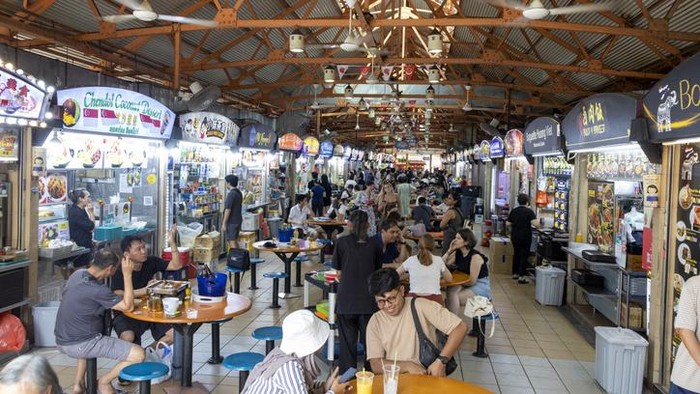 7 Etiket Makan di Food Court Agar Nyaman Tanpa Mengganggu Orang