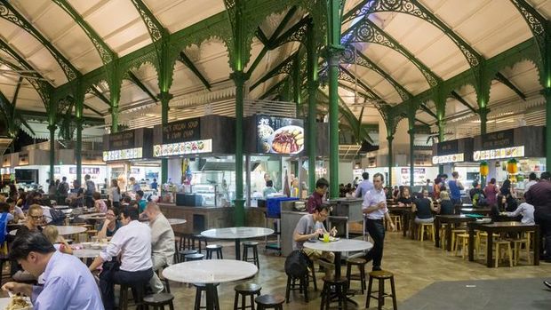 7 Etiket Makan di Food Court Agar Nyaman Tanpa Mengganggu Orang