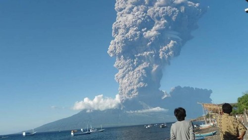 Gunung Sangeang Api atau Sangeang di Pulau Sangeang, Kabupaten Bima, NTB. (Dok jadesta.kemenparekraf.go.id)