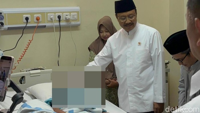 Haikal saat dijenguk Mensos Gus Ipul