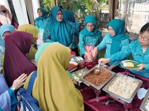 Lewat Jumat Berkah, Ketua TP PKK Jambi Wujudkan Program Sarapan Murah