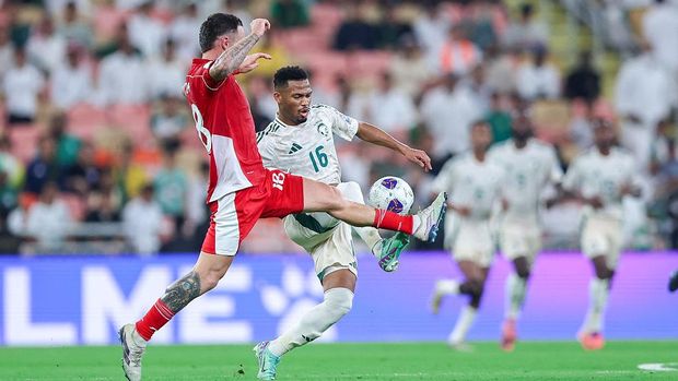 Indonesia Vs Arab Saudi JEDDAH, SAUDI ARABIA - OCTOBER 8: Ayman Yahya of Saudi Arabia battling for the ball during the AFC Asian qualifiers 4th Round Group B match between Saudi Arabia and Indonesia at King Abdullah Sports City on October 8, 2025 in Jeddah, Saudi Arabia. (Photo by Yasser Bakhsh/Getty Images)