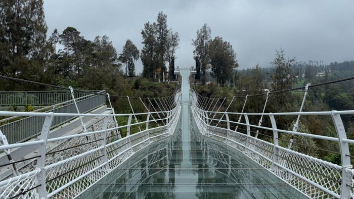 Jembatan kaca Gunung Bromo